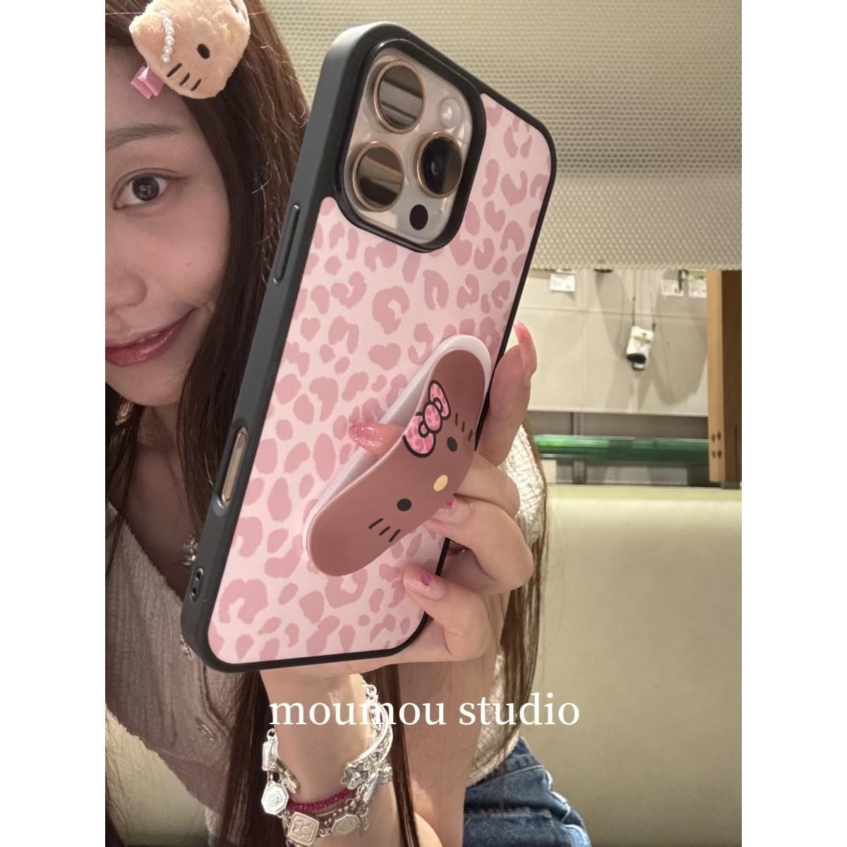 MMOSTUDIOS Pink Leopard Band-Aid Holder for 16 Pro Max, New 15 Pro, and 14 Pro Phone Cases 17 Pro Max
MMOSTUDIOS Pink Leopard Band-Aid Holder for 16 Pro Max, New 15 Pro, and 14 Pro Phone Cases 17 Pro Max