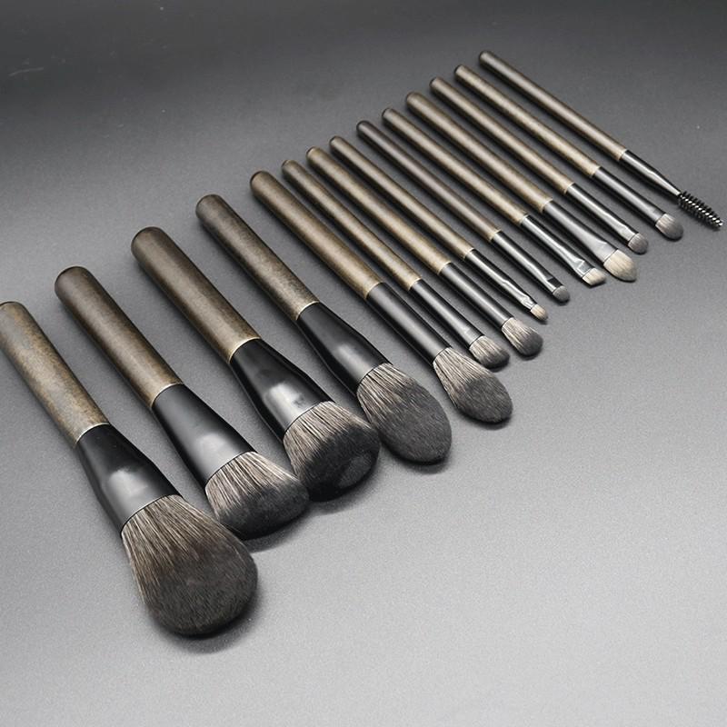 14-Piece Super Soft Makeup Brush Set: Wood-Inspired Design for Loose Powder, Foundation, Eyeshadow, and Nose Contouring.
14-Piece Super Soft Makeup Brush Set: Wood-Inspired Design for Loose Powder, Foundation, Eyeshadow, and Nose Contouring.