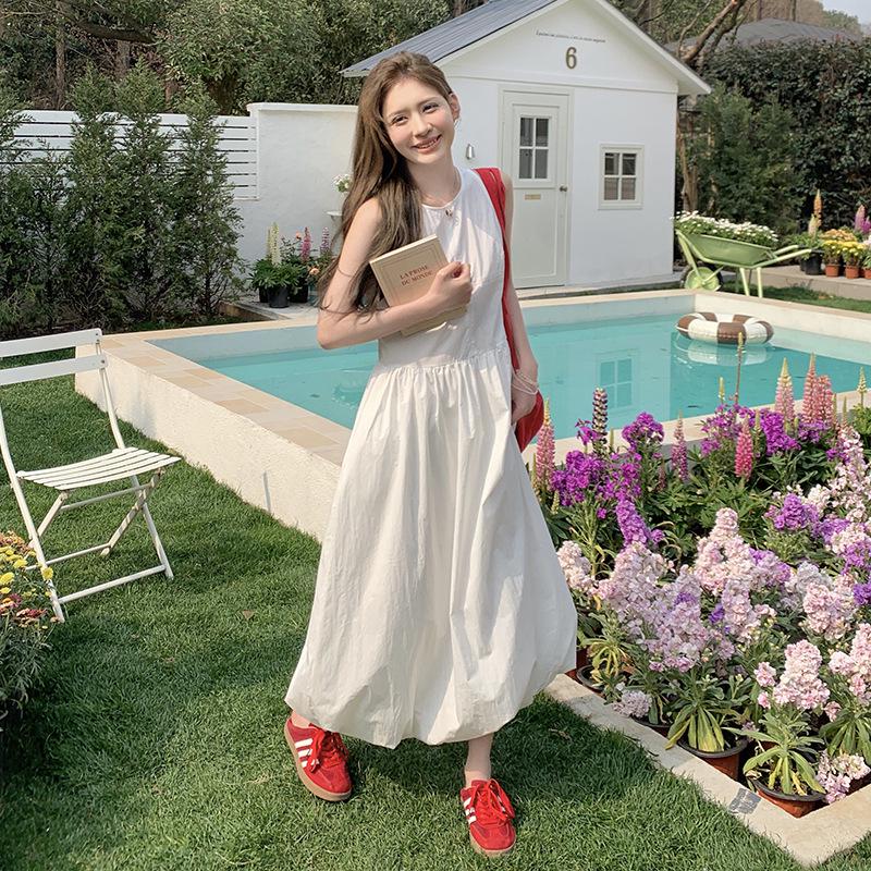 Women s 2025 Spring/Summer Sleeveless Round Neck Long Dress with Large Swing Skirt M 55-60 kg білий
Women s 2025 Spring/Summer Sleeveless Round Neck Long Dress with Large Swing Skirt M 55-60 kg білий