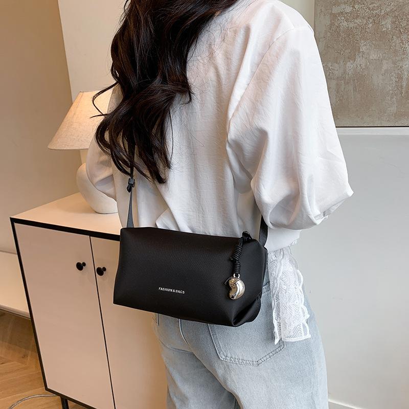 Trend fashion women s bags casual summer new bags women s shoulder messenger bag underarm pillow small bag чорний
Trend fashion women s bags casual summer new bags women s shoulder messenger bag underarm pillow small bag чорний