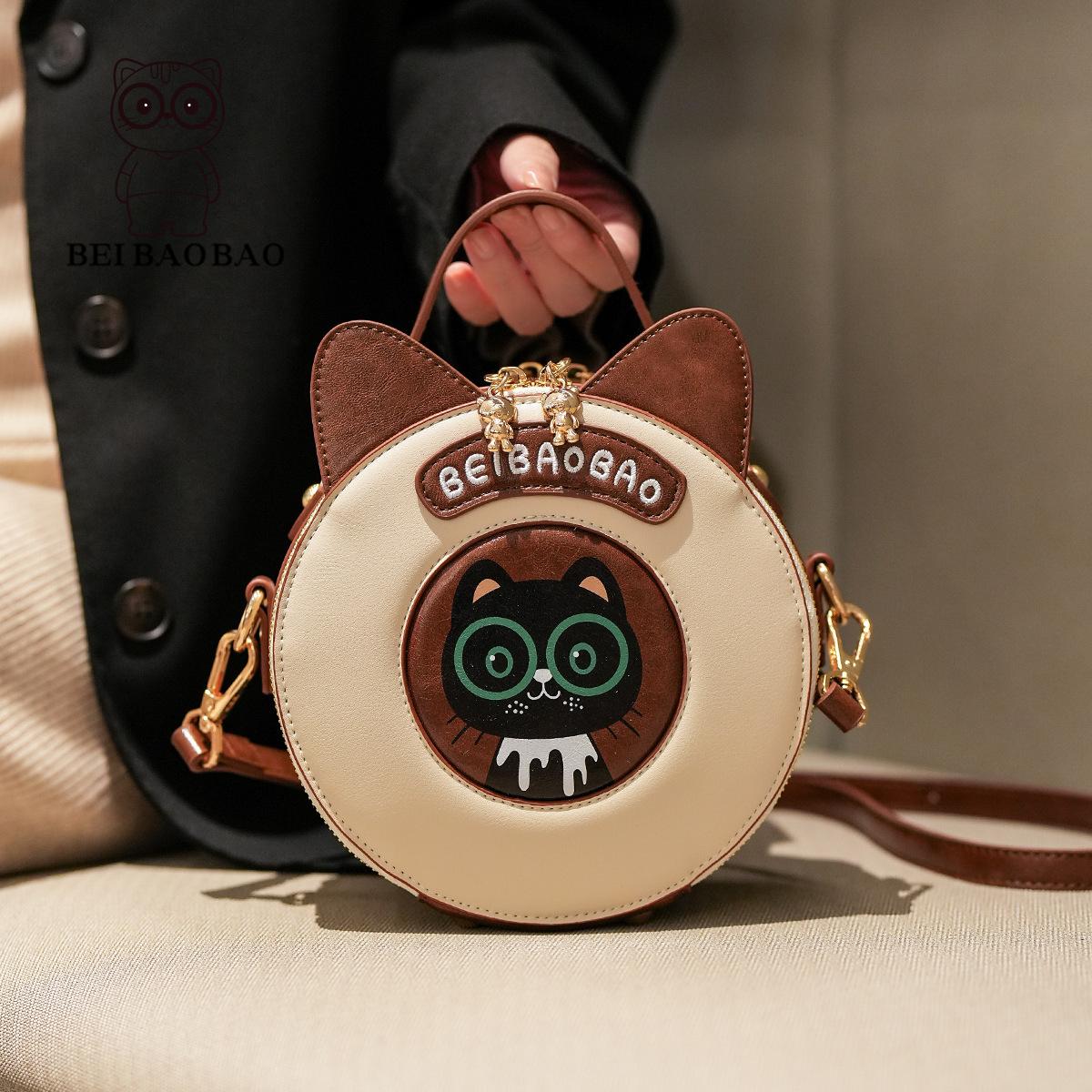 BEIBAOBAO New Cute Cartoon Cat Girl Single Shoulder Bag Light Luxury High Texture PU Small Round Bag Outdoor Women s Crossbody Bag Portable Phone Bags коричневий
BEIBAOBAO New Cute Cartoon Cat Girl Single Shoulder Bag Light Luxury High Texture PU Small Round Bag Outdoor Women s Crossbody Bag Portable Phone Bags коричневий