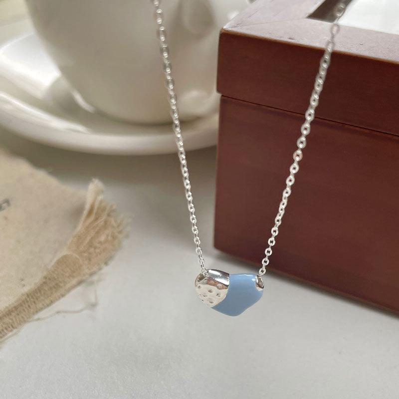Минималистичное розово-голубое ожерелье в форме клея-сердечка с текстурированной цепочкой в виде сердца из лавы, милый японский стиль
Минималистичное розово-голубое ожерелье в форме клея-сердечка с текстурированной цепочкой в виде сердца из лавы, милый японский стиль