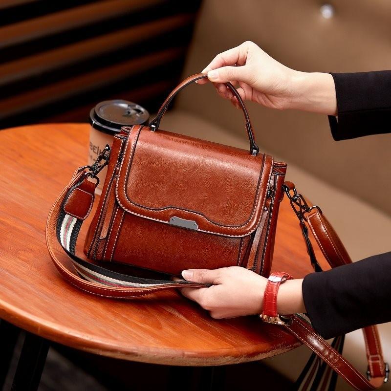 Stylish Crossbody Bag For Women In Soft Genuine Leather With Versatile Design And Chic Detailing Caramel
Stylish Crossbody Bag For Women In Soft Genuine Leather With Versatile Design And Chic Detailing Caramel