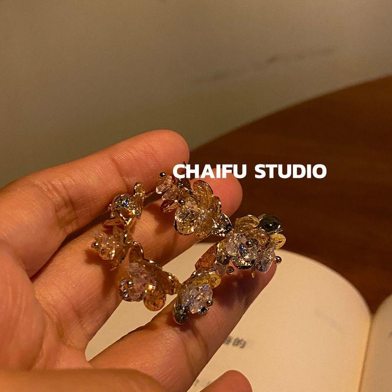 Chaifu Studio/R250 European and American Court-Style Diamond-Encrusted Flower C-Shaped Earrings, Light Luxury Evening Layered Earrings Golden Pair
Chaifu Studio/R250 European and American Court-Style Diamond-Encrusted Flower C-Shaped Earrings, Light Luxury Evening Layered Earrings Golden Pair