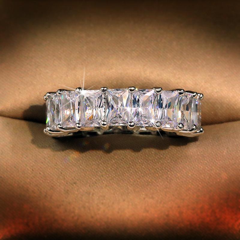 Кольцо с бриллиантами European and N Exaggerated Full Diamond Ink Personality с прямоугольным цирконием для женщин, волейбол, бриллиант No. 6
Кольцо с бриллиантами European and N Exaggerated Full Diamond Ink Personality с прямоугольным цирконием для женщин, волейбол, бриллиант No. 6