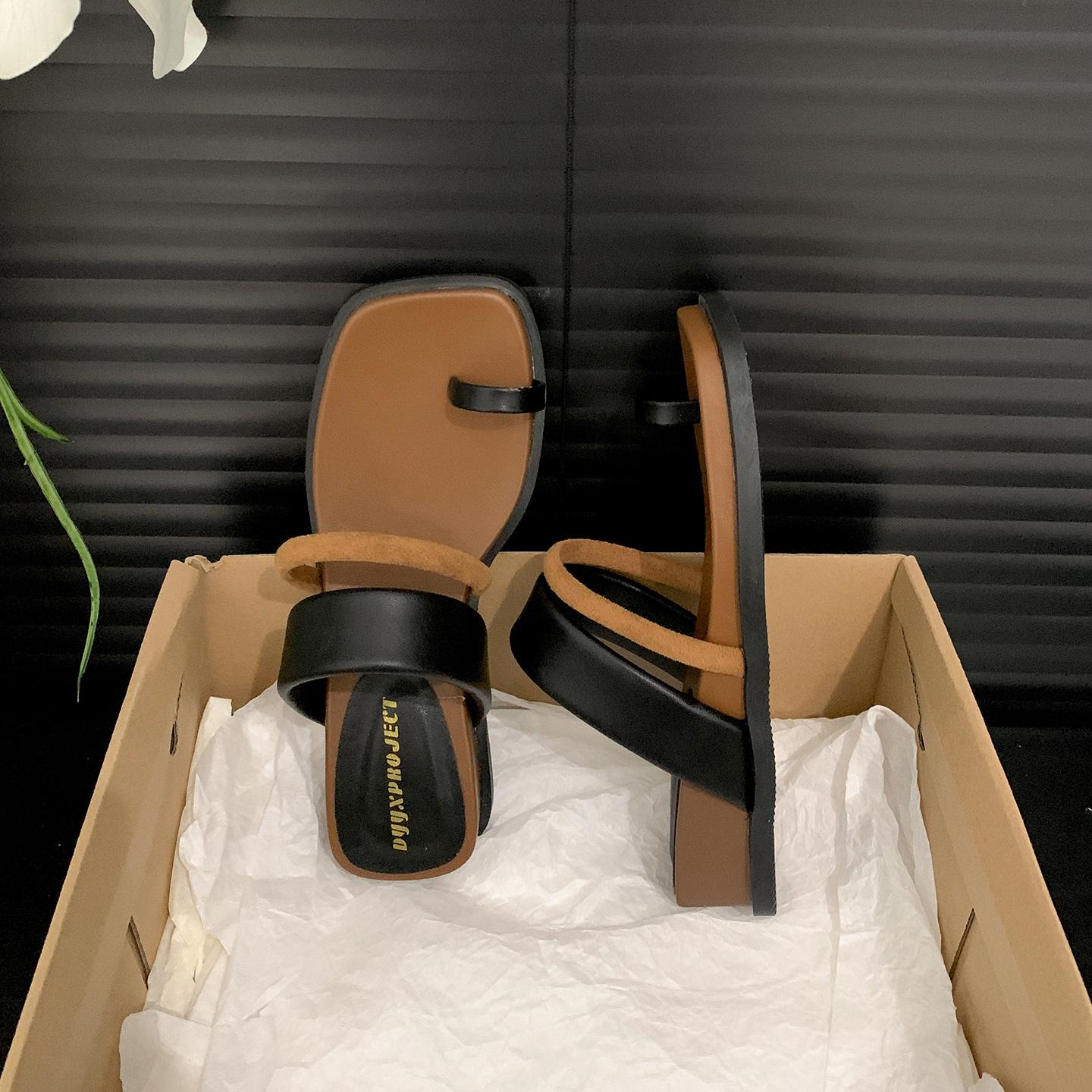 Black high-end non-slip thick-bottomed slope heel flip-flops for women s summer outer wear 2025 new with skirt square head cool slippers 40 чорний
Black high-end non-slip thick-bottomed slope heel flip-flops for women s summer outer wear 2025 new with skirt square head cool slippers 40 чорний