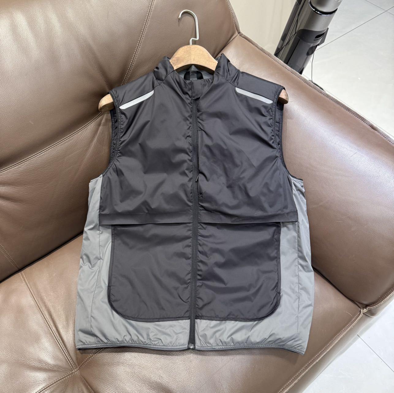 Men s Lightweight Stand Collar Cotton Vest - Autumn/Winter Breathable Fashion Jacket L чорний
Men s Lightweight Stand Collar Cotton Vest - Autumn/Winter Breathable Fashion Jacket L чорний