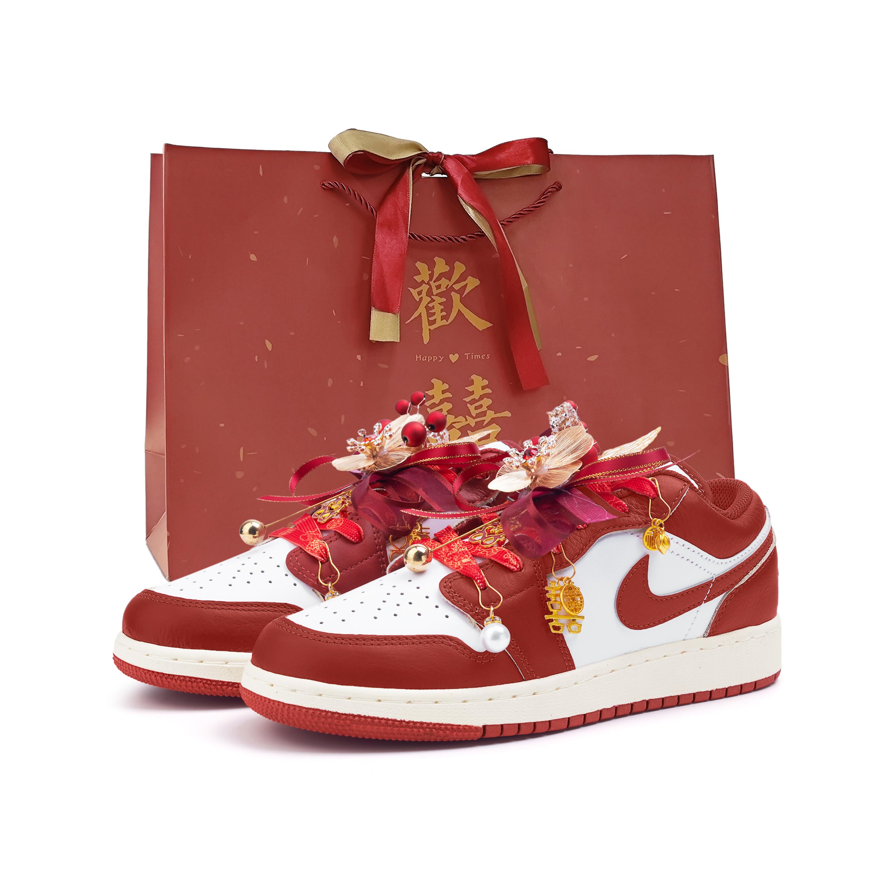 Jordan Air Jordan 1 Slip Resistant Abrasion Resistant Low top Vintage Basketball Shoes Women s Red FJ3465-160(Team746-SBOX) 40
Jordan Air Jordan 1 Slip Resistant Abrasion Resistant Low top Vintage Basketball Shoes Women s Red FJ3465-160(Team746-SBOX) 40