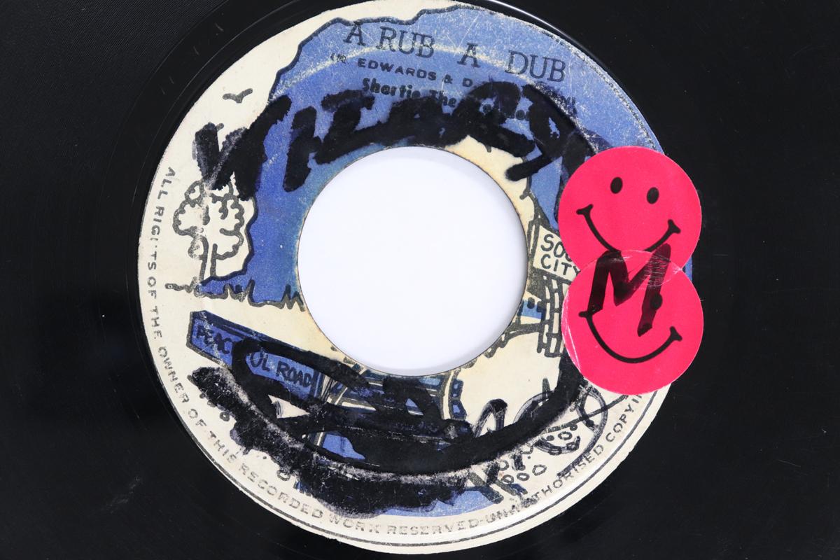 7-дюймовая пластинка SHORTIE THE PRESIDENT UNDERGROUND A Rub A Dub Rub Off A Dub The W NONE PEACEFUL ROAD Ямайка Регги Ска Даб Б/У
7-дюймовая пластинка SHORTIE THE PRESIDENT UNDERGROUND A Rub A Dub Rub Off A Dub The W NONE PEACEFUL ROAD Ямайка Регги Ска Даб Б/У