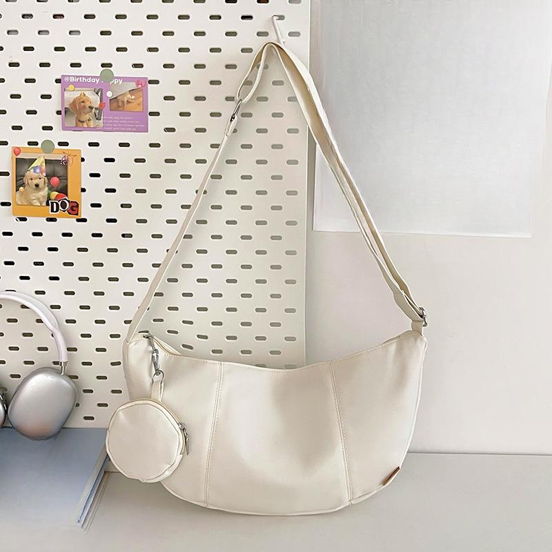 Вместительная сумка-полумесяц на плечо и через плечо
Вместительная сумка-полумесяц на плечо и через плечо