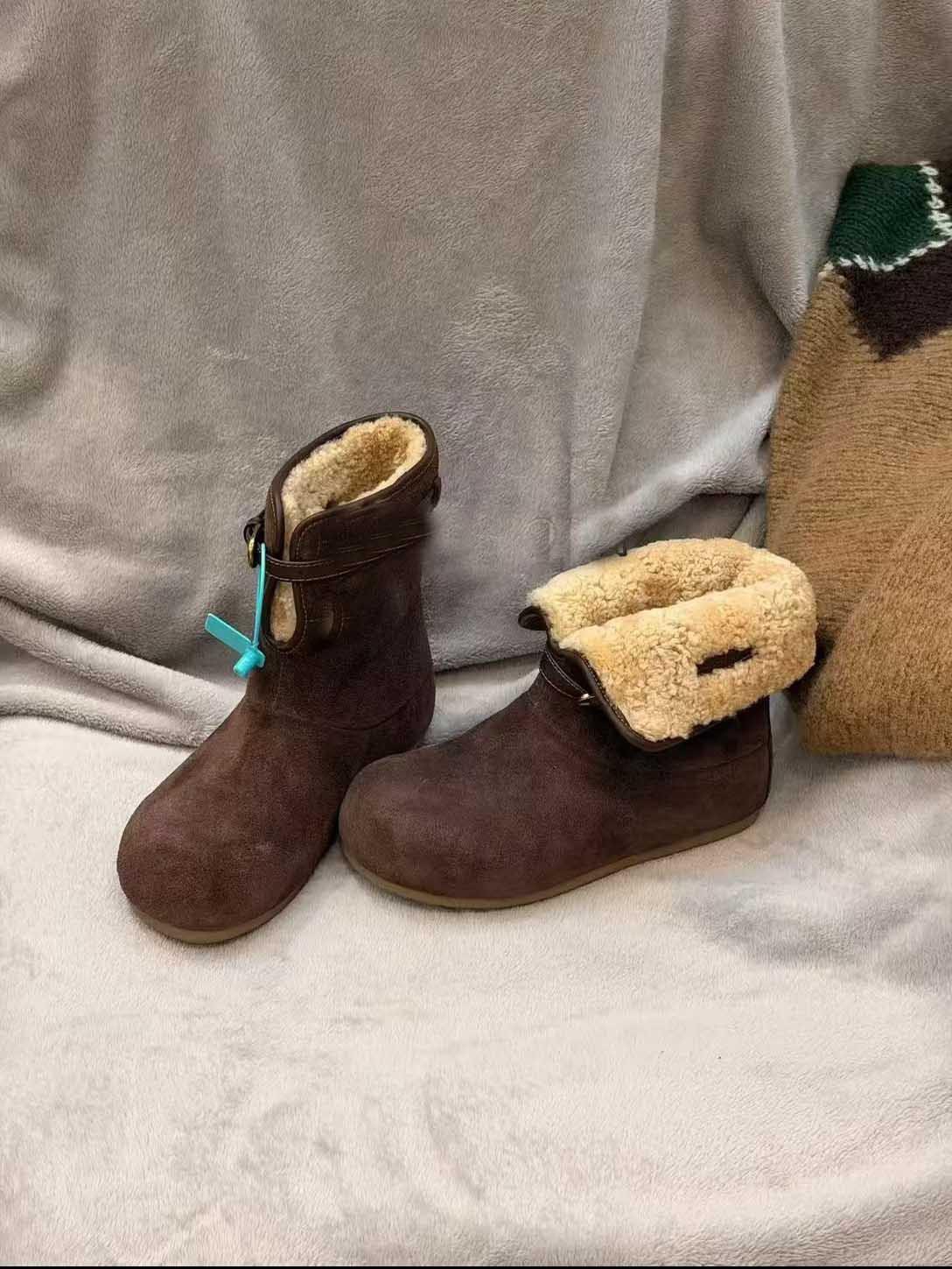 Lamb wool fleece warm snow boots women s 2025 new inner height increase versatile sleeve casual Northeast cotton boots 40 кавовий
Lamb wool fleece warm snow boots women s 2025 new inner height increase versatile sleeve casual Northeast cotton boots 40 кавовий