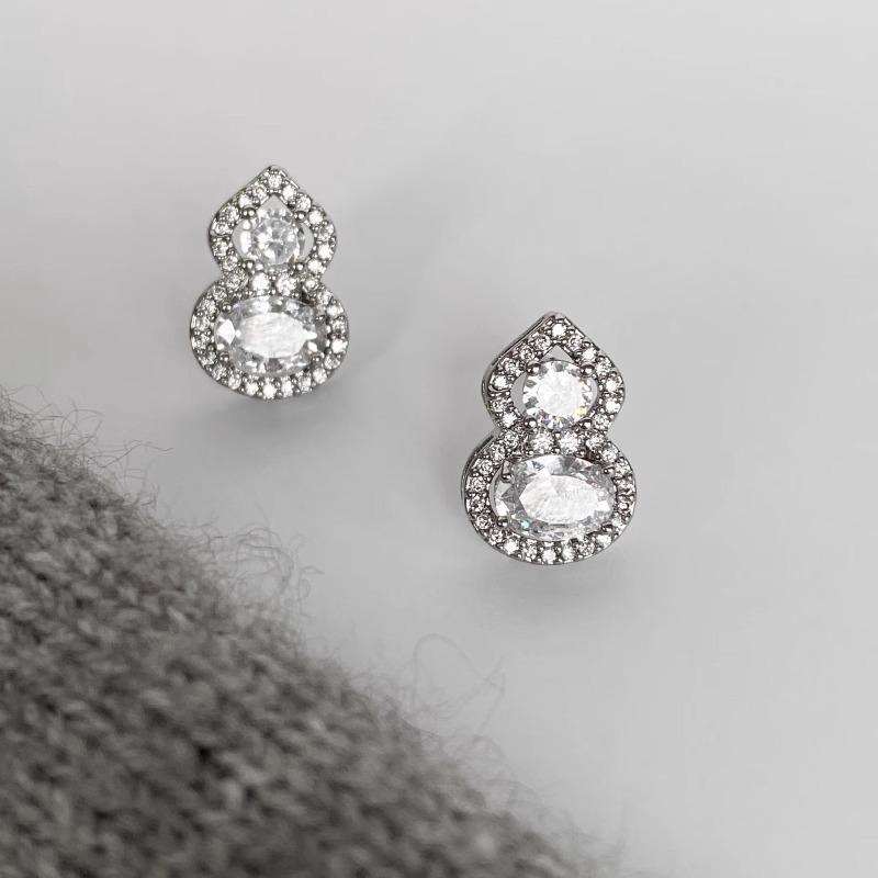 Silver needles full of diamonds, national style new Chinese gourd stud earrings, women s super flash zircon earrings, earrings.
Silver needles full of diamonds, national style new Chinese gourd stud earrings, women s super flash zircon earrings, earrings.