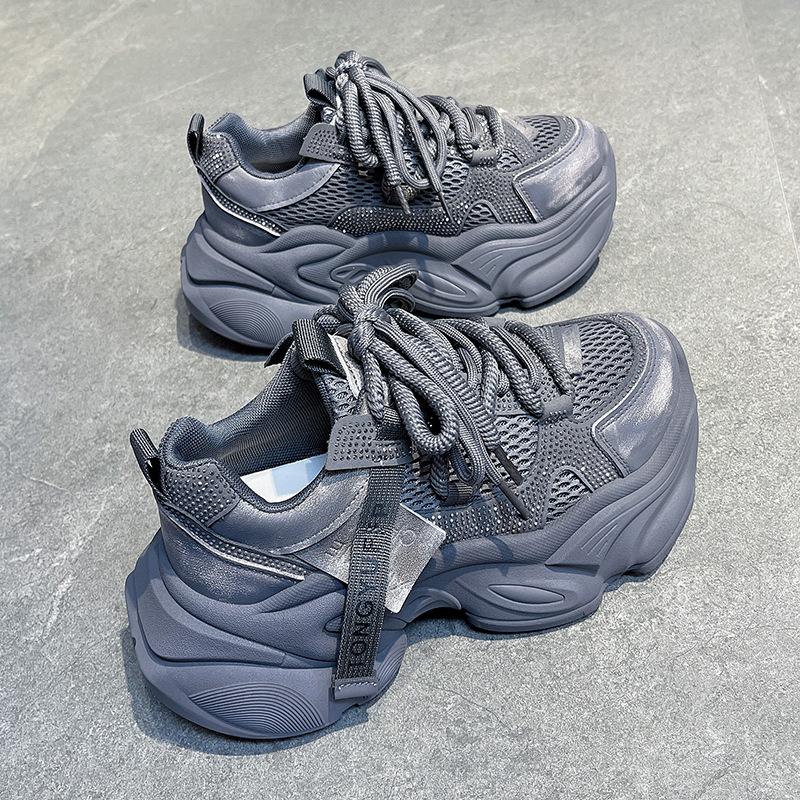 Женские кроссовки «папины кроссовки» на толстой подошве «маффин» с внутренней высотой, дышащие сетчатые женские туфли 2025 новые осенне-летние маленькие спортивные туфли 40 серый
Женские кроссовки «папины кроссовки» на толстой подошве «маффин» с внутренней высотой, дышащие сетчатые женские туфли 2025 новые осенне-летние маленькие спортивные туфли 40 серый