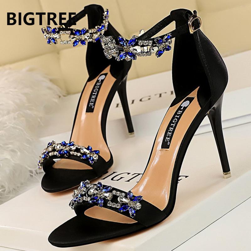 BIGTREE Shoes Открытый носок Сандалии со стразами Женские туфли-лодочки Новые дизайнерские сексуальные сандалии на высоком каблуке Женские свадебные туфли Летние босоножки на каблуке
BIGTREE Shoes Открытый носок Сандалии со стразами Женские туфли-лодочки Новые дизайнерские сексуальные сандалии на высоком каблуке Женские свадебные туфли Летние босоножки на каблуке