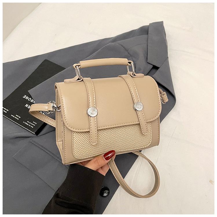Нишевая портативная маленькая квадратная сумка женская 2025 новая модная сумка через плечо простая универсальная сумка-мессенджер
Нишевая портативная маленькая квадратная сумка женская 2025 новая модная сумка через плечо простая универсальная сумка-мессенджер
