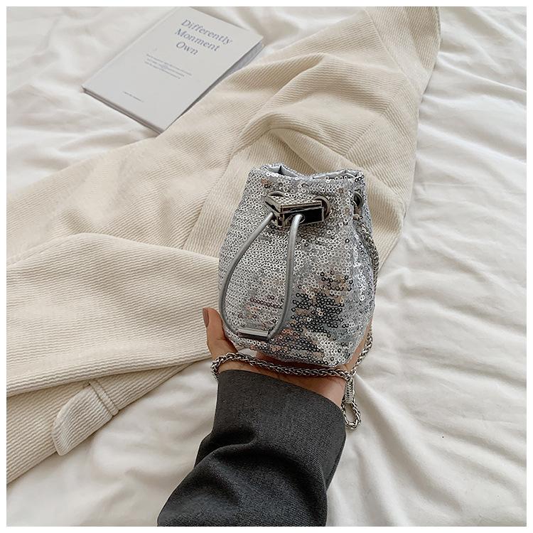 Сумка 2025 новая летняя с пайетками мини сумка-ведро на кулиске для девочек, родительско-детская, на цепочке, кроссбоди, красный конверт серебряный
Сумка 2025 новая летняя с пайетками мини сумка-ведро на кулиске для девочек, родительско-детская, на цепочке, кроссбоди, красный конверт серебряный