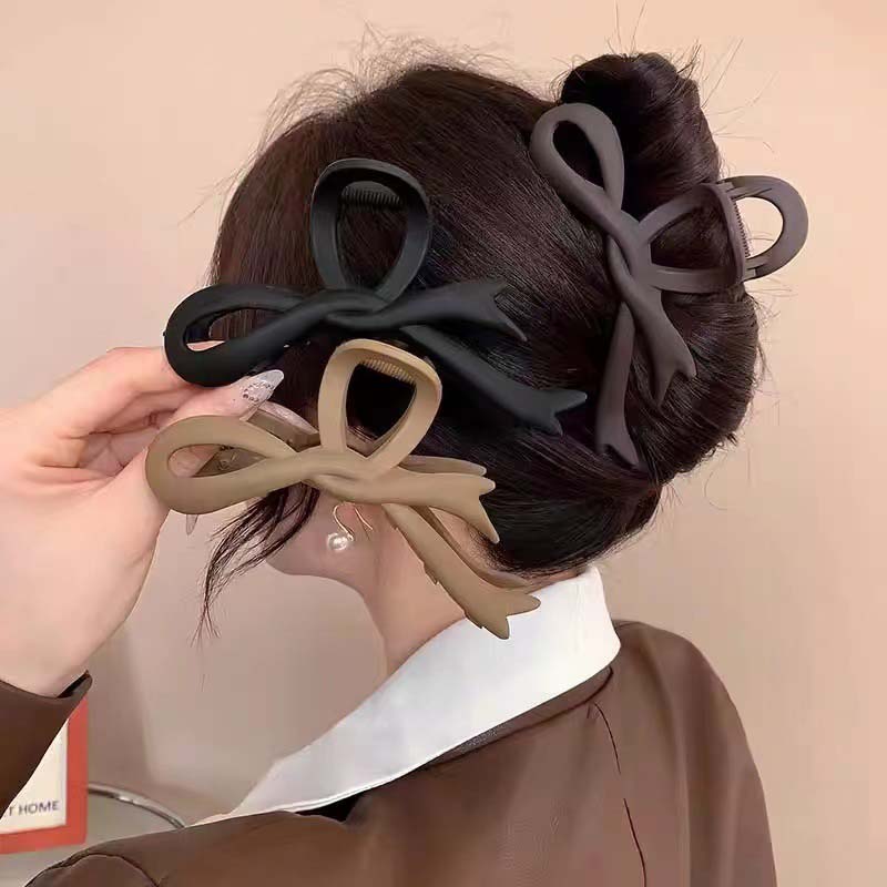 Vintage Matte Twisted Bow Hair Claw Grab for Women Elegant Solid Color Large Shark Claw Ponytail Hair Clips Hair Accessories
Vintage Matte Twisted Bow Hair Claw Grab for Women Elegant Solid Color Large Shark Claw Ponytail Hair Clips Hair Accessories