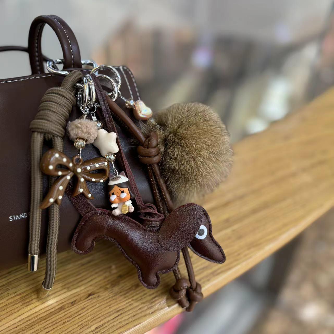 Плюшевий брелок для сумки серії Miu: Милий ляльковий кулон та високоцінний брелок-аксесуар
Плюшевий брелок для сумки серії Miu: Милий ляльковий кулон та високоцінний брелок-аксесуар