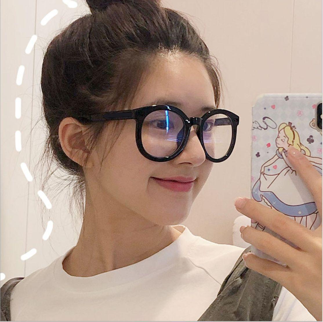 Retro Black Thick Rim Round Eyeglass Frames with Rivet Arrow for Women Black Frame Black Arrow
Retro Black Thick Rim Round Eyeglass Frames with Rivet Arrow for Women Black Frame Black Arrow