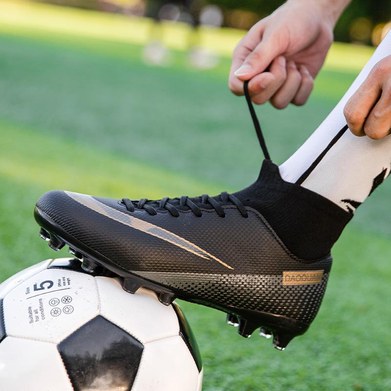 C Luo Assassin New Football Shoes Male and Female Students Broken TF Nails Adult Game Spikes Training Artificial Grass Sneakers 35
C Luo Assassin New Football Shoes Male and Female Students Broken TF Nails Adult Game Spikes Training Artificial Grass Sneakers 35