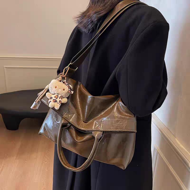 Сумка-тоут 2025 новая летняя ретро кожаная женская сумка большая вместимость сумка-мессенджер портативная сумка для поездок багаж оливковое зеленый
Сумка-тоут 2025 новая летняя ретро кожаная женская сумка большая вместимость сумка-мессенджер портативная сумка для поездок багаж оливковое зеленый