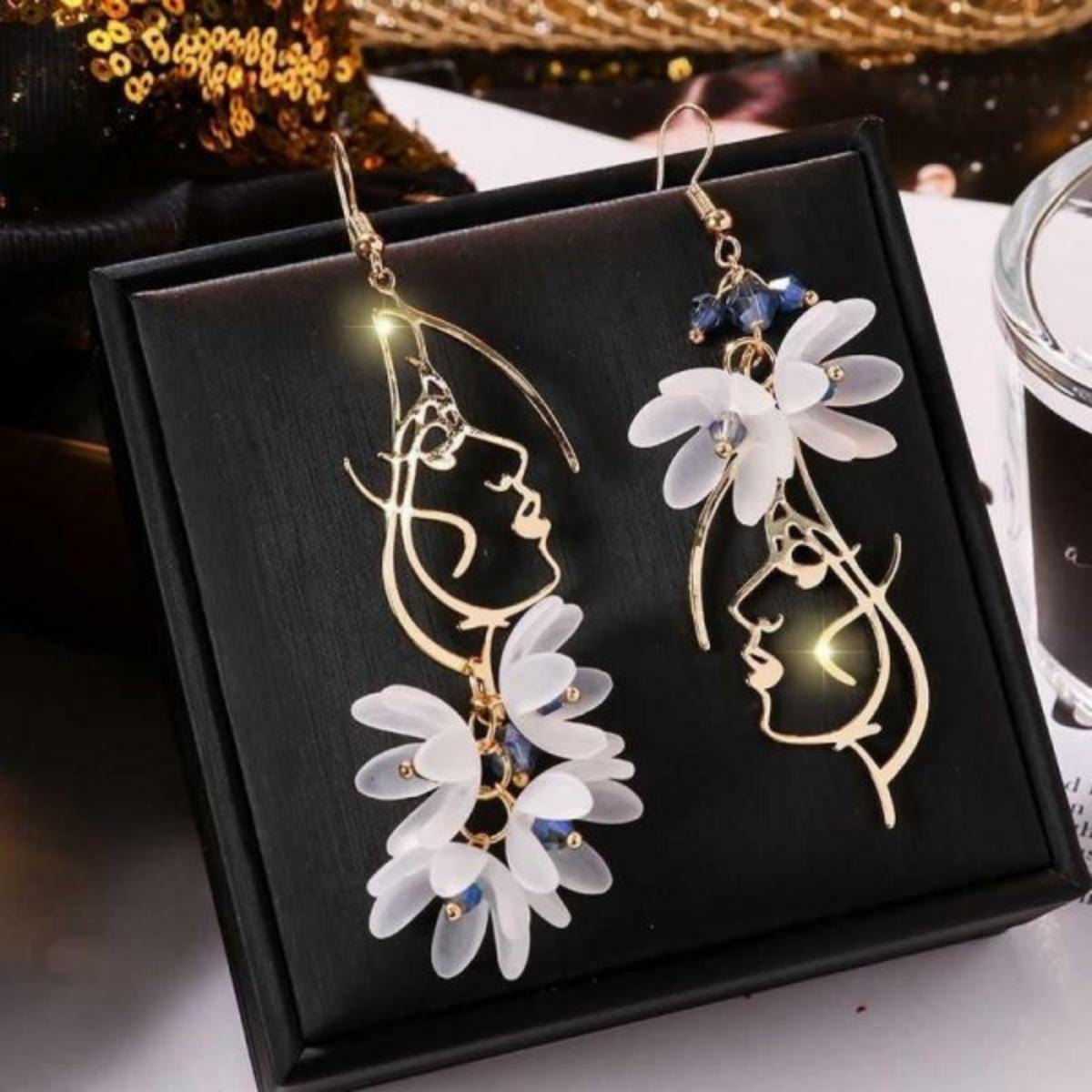 Bohemian White Resin Flower Girls Face Asymmetrical Drop Earrings For Women Men Trendy Crystal Floral Earrings Wedding Jewelry
Bohemian White Resin Flower Girls Face Asymmetrical Drop Earrings For Women Men Trendy Crystal Floral Earrings Wedding Jewelry