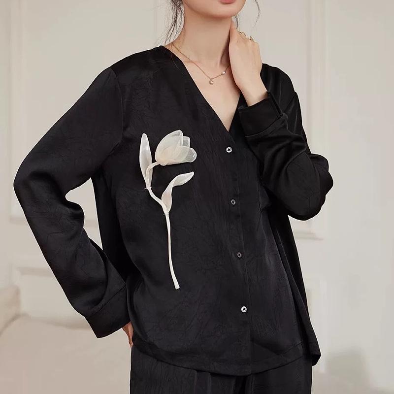 Новая женская пижама из ледяного шелка с 3D цветочным декором - атласный комплект Французский тюльпан с длинным рукавом для осени/зимы. S (40-55 kg)
Новая женская пижама из ледяного шелка с 3D цветочным декором - атласный комплект Французский тюльпан с длинным рукавом для осени/зимы. S (40-55 kg)