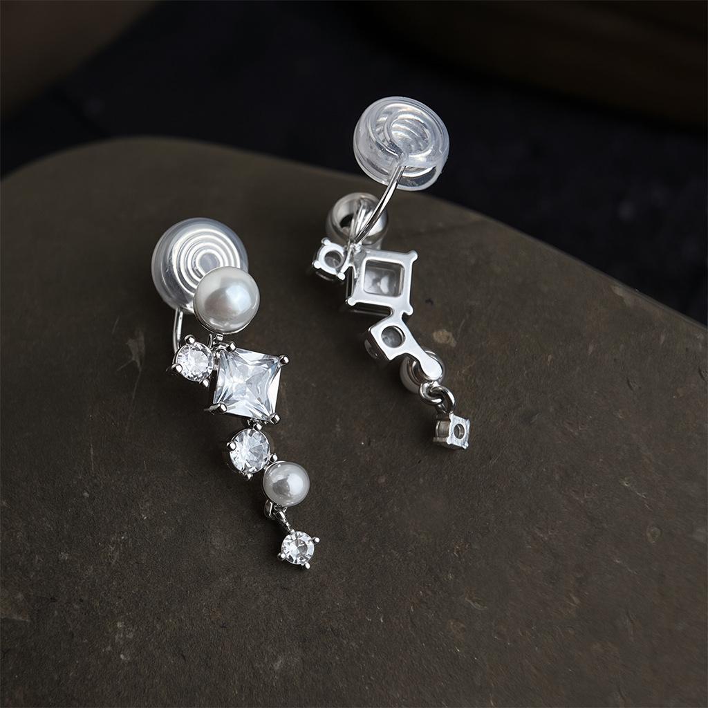 Gold-Plated French Pearl Tassel Earrings with Geometric Zircon Design for Women
Gold-Plated French Pearl Tassel Earrings with Geometric Zircon Design for Women