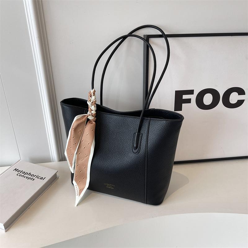 Large Capacity Tote Bag for Women, Fashionable Shoulder Handbag, Casual Work Commute Bag, 2026 New Style чорний
Large Capacity Tote Bag for Women, Fashionable Shoulder Handbag, Casual Work Commute Bag, 2026 New Style чорний