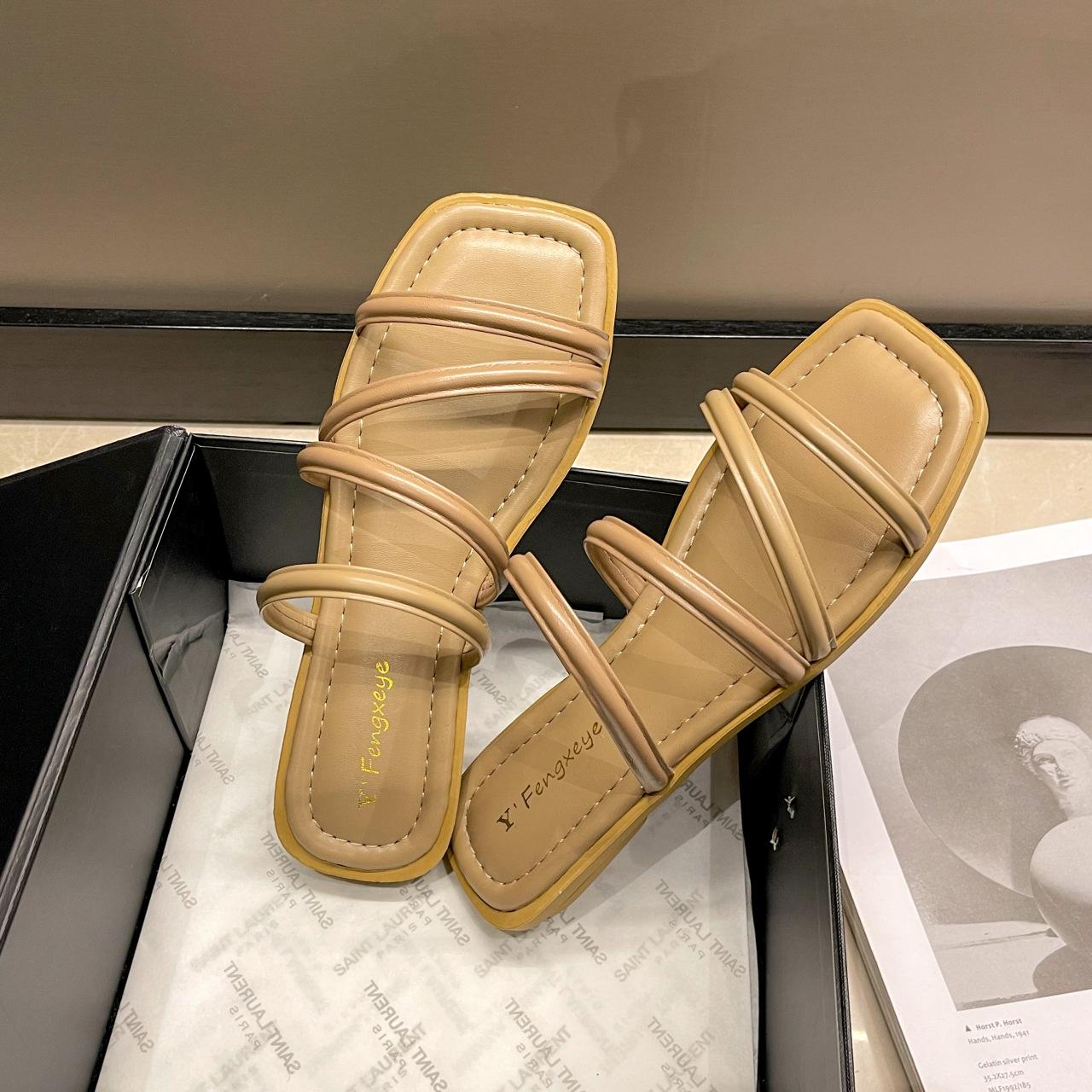 Large size flat-bottomed slippers for women to wear 2024 summer Korean version of fashion square head versatile, one-word lazy sandals foreign trade 35
Large size flat-bottomed slippers for women to wear 2024 summer Korean version of fashion square head versatile, one-word lazy sandals foreign trade 35