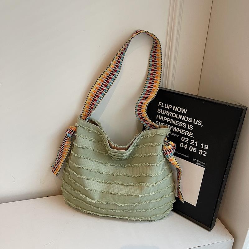 Large-capacity straw woven bag women s 2025 new niche design casual foreign trend beach bag simple tote bag зелений
Large-capacity straw woven bag women s 2025 new niche design casual foreign trend beach bag simple tote bag зелений