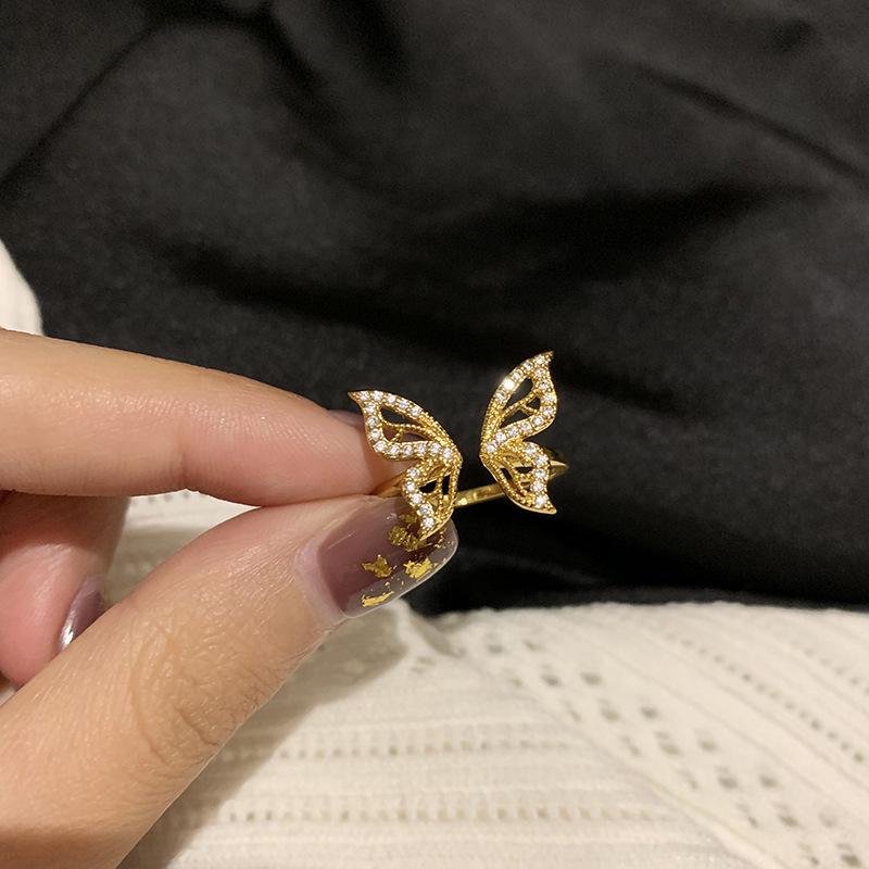 Retro Butterfly Wings Rhinestone Ring - Versatile Niche Design for Women Adjustable Opening
Retro Butterfly Wings Rhinestone Ring - Versatile Niche Design for Women Adjustable Opening