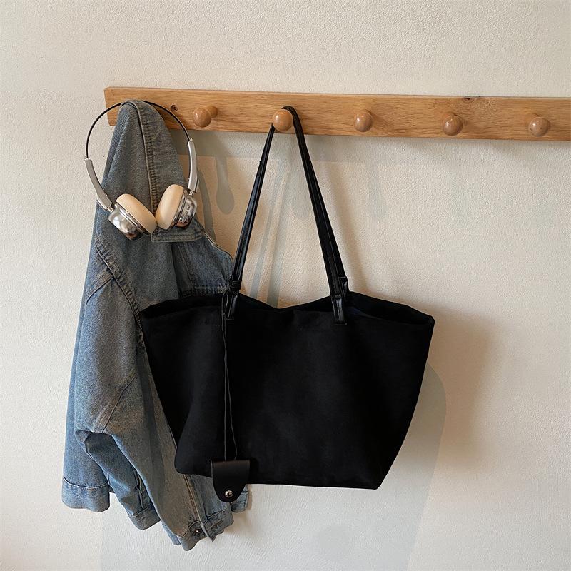 Осень 2025 Женская универсальная сумка-тоут из оленьей замши 44x16x25 чёрный
Осень 2025 Женская универсальная сумка-тоут из оленьей замши 44x16x25 чёрный