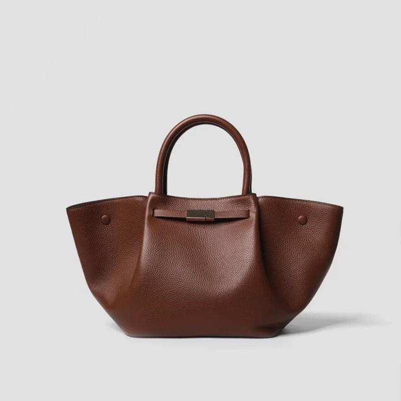 Strictly Selected Wing Bag Series Leather Portable Dumpling Large Capacity Commuting Tote Women s Lock Design Small 40x15x21
Strictly Selected Wing Bag Series Leather Portable Dumpling Large Capacity Commuting Tote Women s Lock Design Small 40x15x21