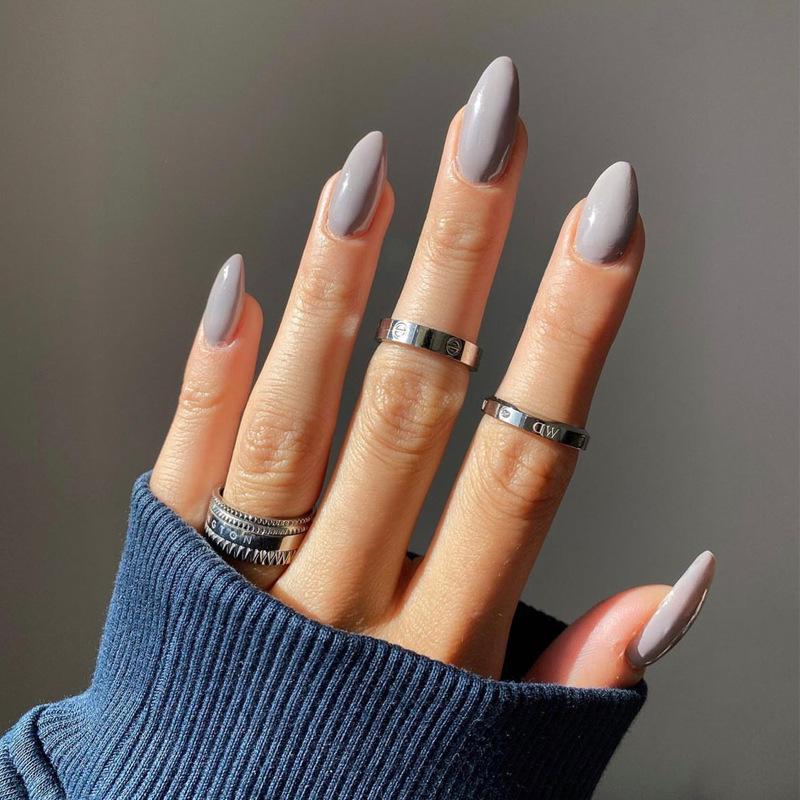 Trendy Gray Minimalist Wearable Short Nail Art - Removable Solid Color Fake Nail Stickers Glue Version
Trendy Gray Minimalist Wearable Short Nail Art - Removable Solid Color Fake Nail Stickers Glue Version