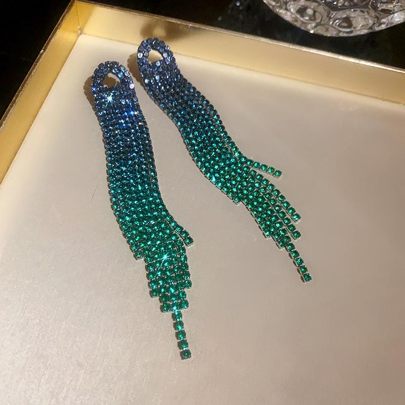 Silver Needle Diamond Metal Long Fringed Earrings Niche Fashion Versatile Earrings High Temperament Earrings Women
Silver Needle Diamond Metal Long Fringed Earrings Niche Fashion Versatile Earrings High Temperament Earrings Women