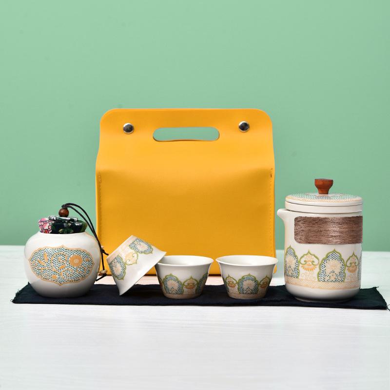 Portable travel tea set, small set for outdoor camping, one pot, three cups and one can.
Portable travel tea set, small set for outdoor camping, one pot, three cups and one can.
