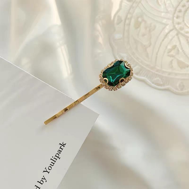 Emerald Rhinestone Retro Hair Clip for Women - Versatile, Elegant One-Word Hairpin for Bangs
Emerald Rhinestone Retro Hair Clip for Women - Versatile, Elegant One-Word Hairpin for Bangs