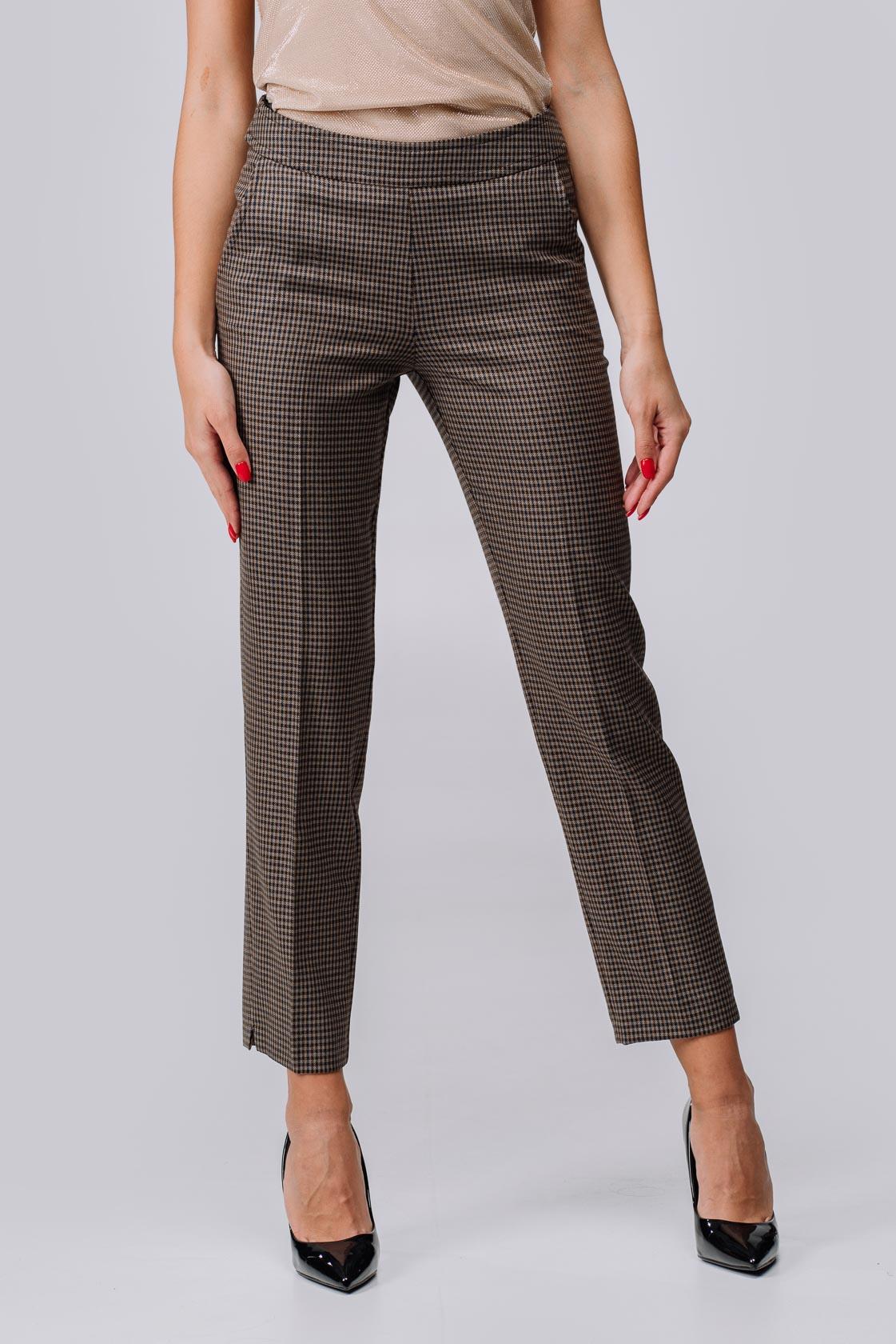 Звужені укорочені штани в дрібну клітку із застібкою збоку 40 коричневий
Звужені укорочені штани в дрібну клітку із застібкою збоку 40 коричневий