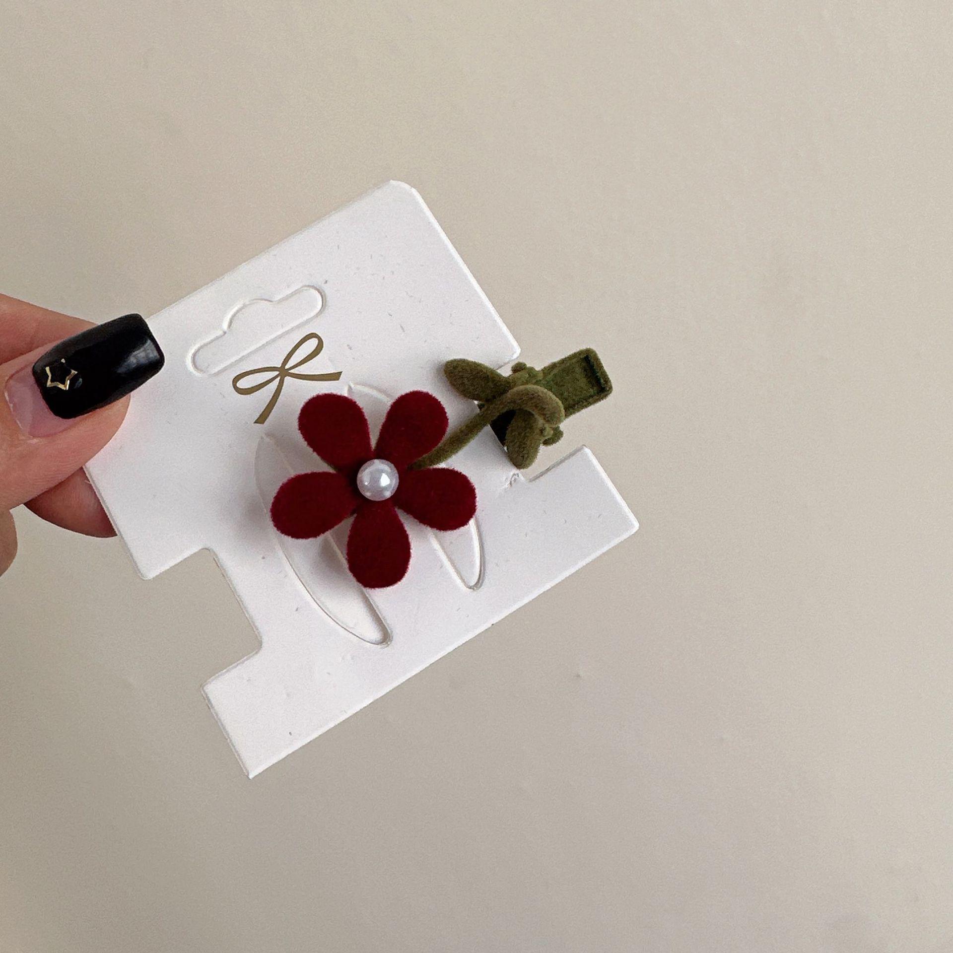 2024 Изысканная цветочная челка с флокированием - Милая боковая заколка для волос на осень/зиму
2024 Изысканная цветочная челка с флокированием - Милая боковая заколка для волос на осень/зиму