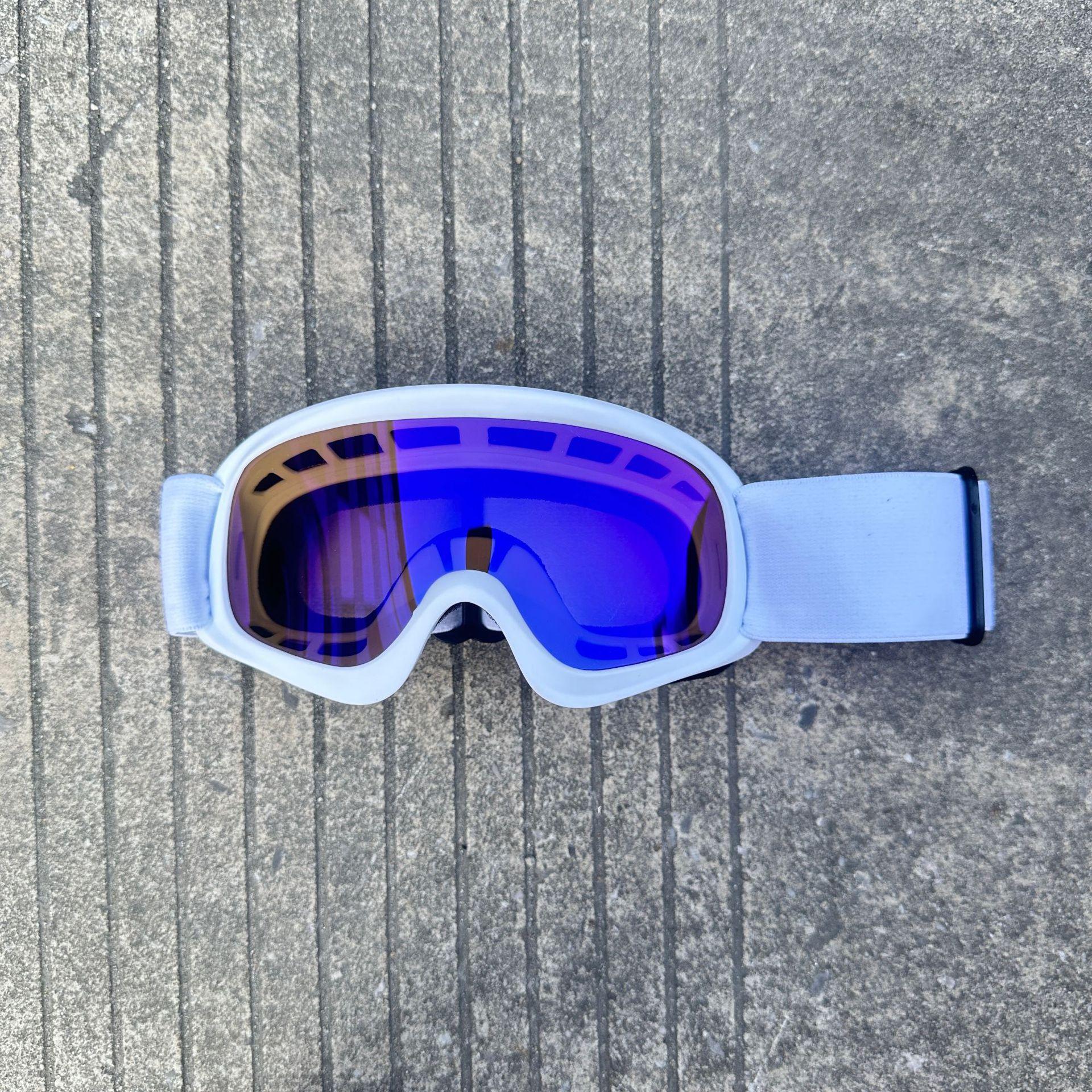 Directly supplied children s ski and mountaineering goggles, motorcycle windproof and anti-glare glasses, outdoor sports goggles White frame, blue lens
Directly supplied children s ski and mountaineering goggles, motorcycle windproof and anti-glare glasses, outdoor sports goggles White frame, blue lens