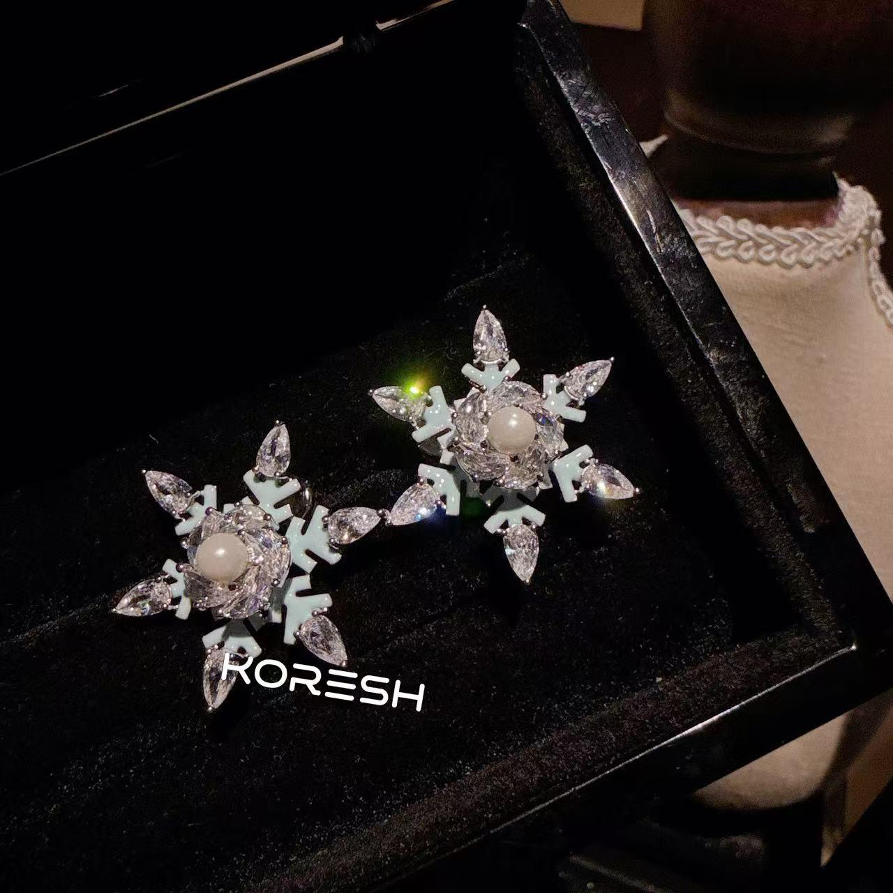 Niche Design Christmas Snowflake Earrings, S925 Silver, Fairy Sweet High-End Jewelry
Niche Design Christmas Snowflake Earrings, S925 Silver, Fairy Sweet High-End Jewelry