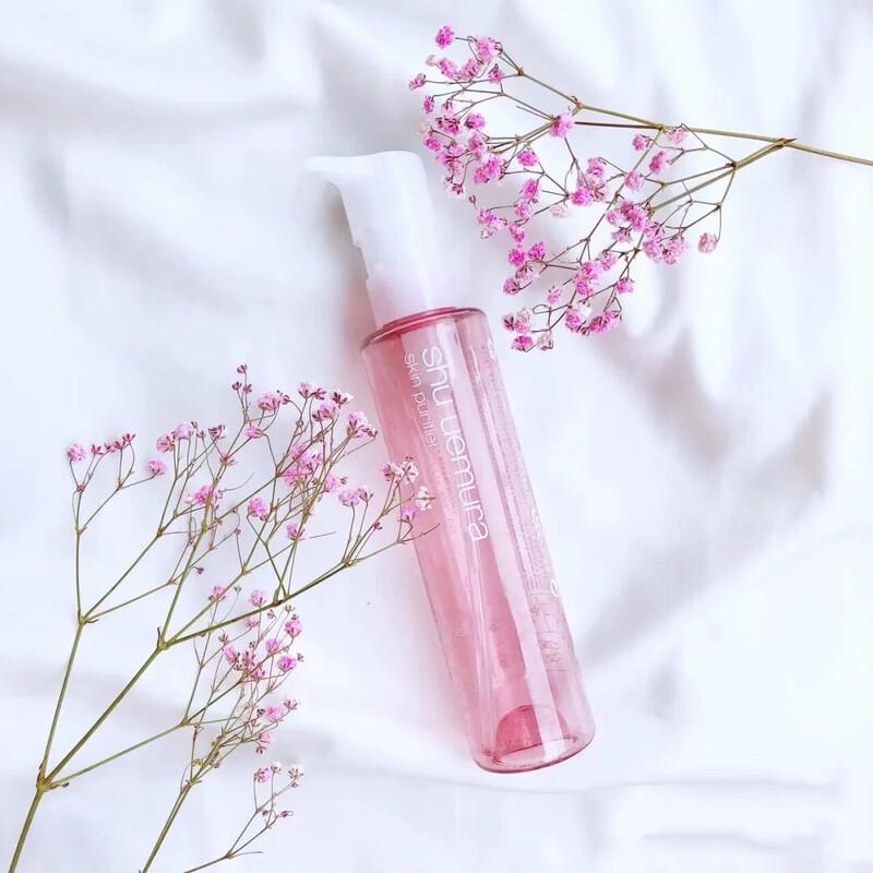 Shu Uemura Cherry Blossom Cleansing Oil
Shu Uemura Cherry Blossom Cleansing Oil