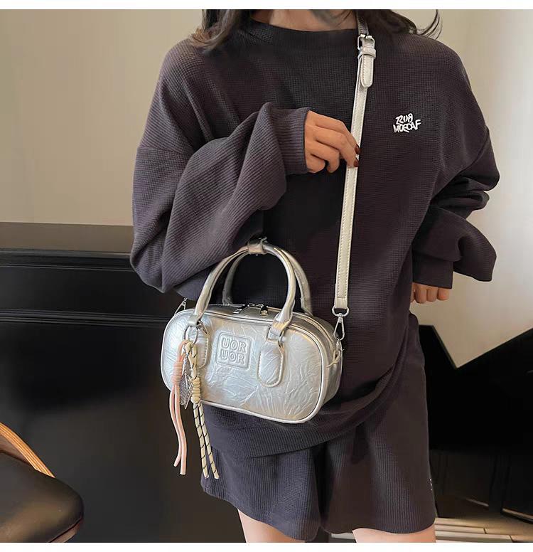 This s Popular Small Bags Women s Bowling Cross-body Fashionable Super Portable 23x9x12 single package срібний
This s Popular Small Bags Women s Bowling Cross-body Fashionable Super Portable 23x9x12 single package срібний