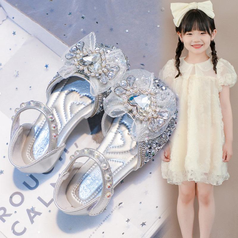 Kids Sandals Non-slip Soft Sole Shiny Crystal Girls Dance Shoes for Wedding Party 2025 Summer Children Princess Shoes Sequins 23 срібний
Kids Sandals Non-slip Soft Sole Shiny Crystal Girls Dance Shoes for Wedding Party 2025 Summer Children Princess Shoes Sequins 23 срібний