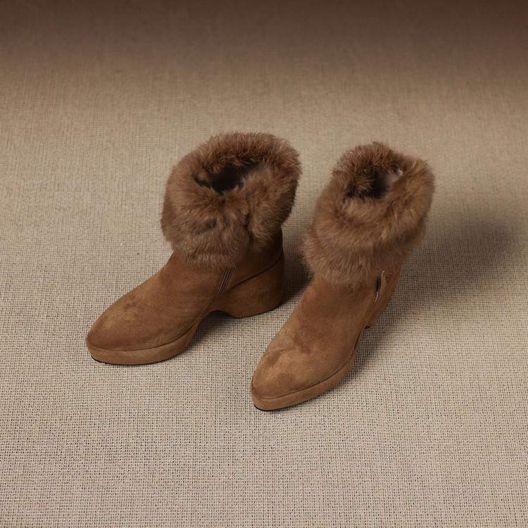 Модные ботинки из натурального кроличьего меха женские 2025 осень и зима новые короткие ботинки флисовые модные остроносые замшевые на танкетке маленькие ароматные ботильоны 39
Модные ботинки из натурального кроличьего меха женские 2025 осень и зима новые короткие ботинки флисовые модные остроносые замшевые на танкетке маленькие ароматные ботильоны 39