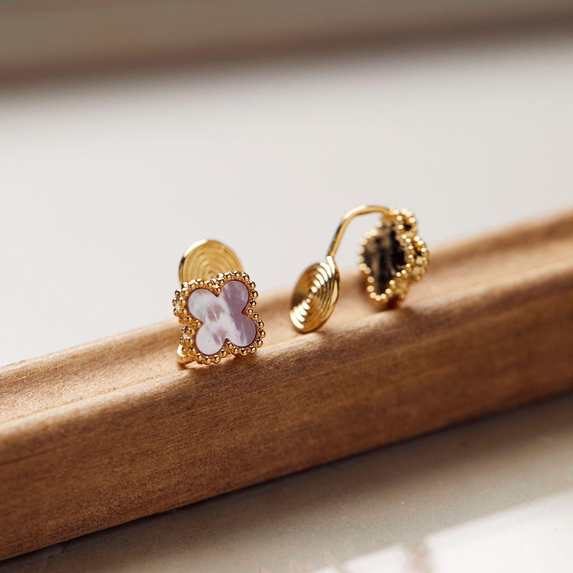 Серьги-гвоздики с четырьмя листочками клевера для женщин с чувствительными ушами Серебряные серьги с четырьмя листочками клевера
Серьги-гвоздики с четырьмя листочками клевера для женщин с чувствительными ушами Серебряные серьги с четырьмя листочками клевера