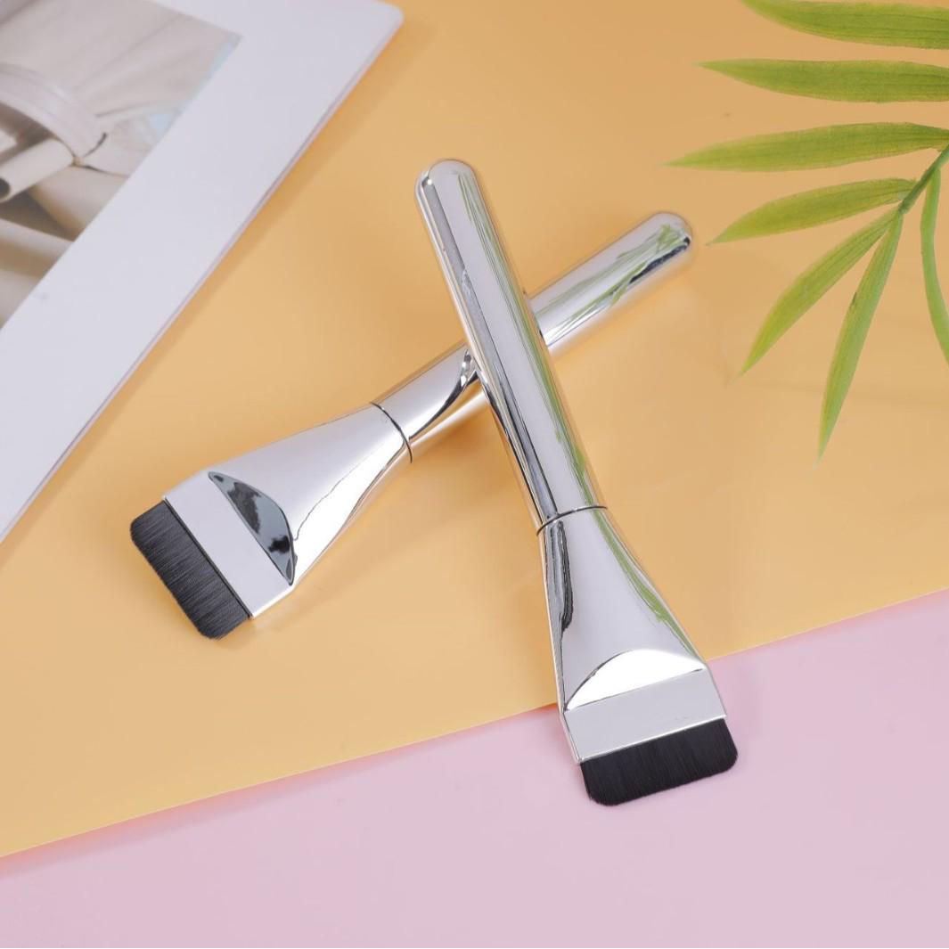 Набір пензлів для тонального крему та консилера з пласким кінчиком Flat Brush срібний
Набір пензлів для тонального крему та консилера з пласким кінчиком Flat Brush срібний