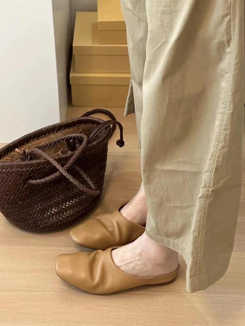 New soft leather flat-bottomed slippers for women s summer wear, lazy bi prepared for soft waxy wear, bag head, one pedal and half drag women 40 коричневий
New soft leather flat-bottomed slippers for women s summer wear, lazy bi prepared for soft waxy wear, bag head, one pedal and half drag women 40 коричневий