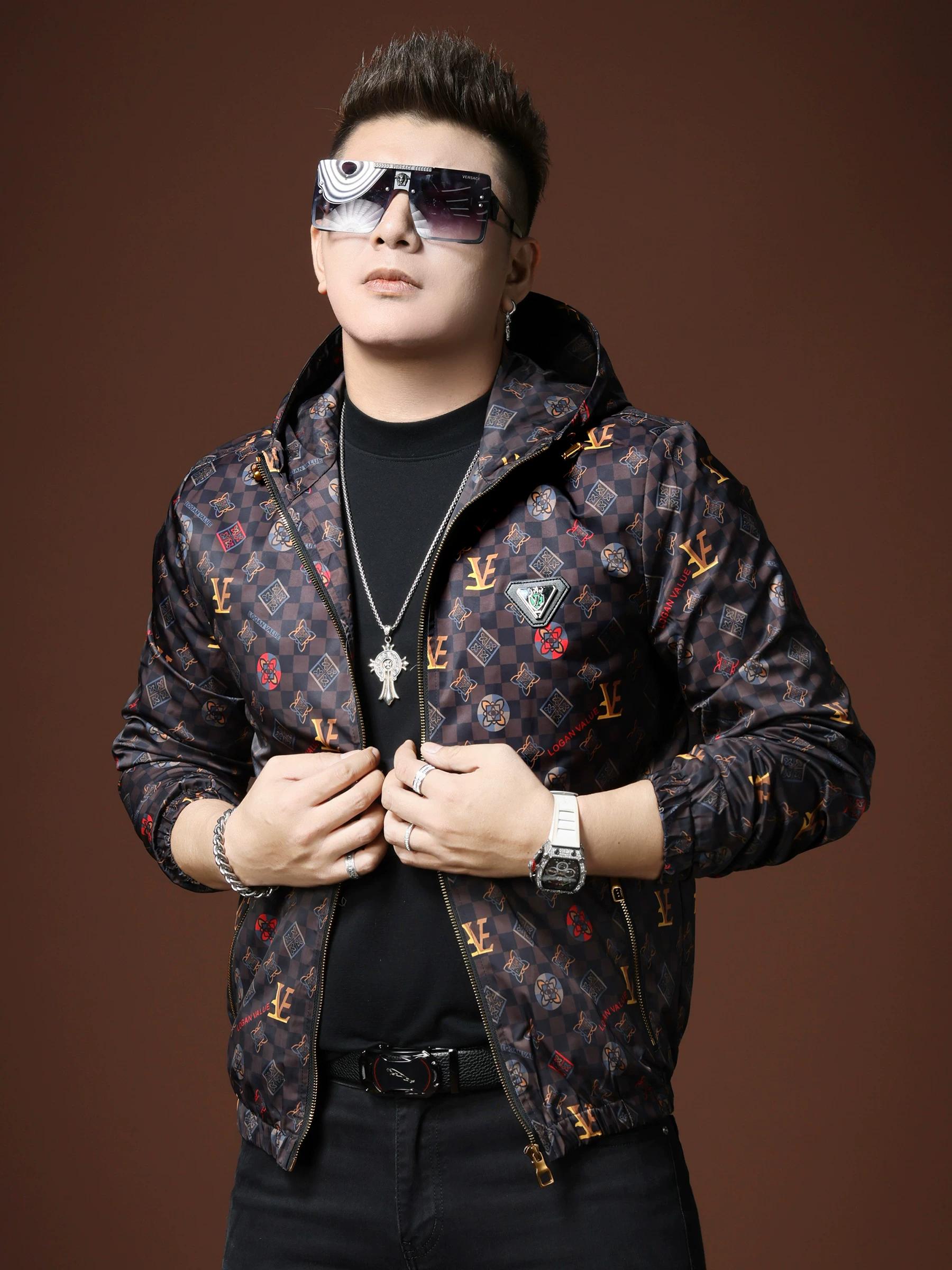 European Station 2025 Autumn New High-End Trendy Brand Hooded Jacket Men s Fashion Letter Print Casual Jacket for Men 5XL (95-102.5kg) чёрный
European Station 2025 Autumn New High-End Trendy Brand Hooded Jacket Men s Fashion Letter Print Casual Jacket for Men 5XL (95-102.5kg) чёрный